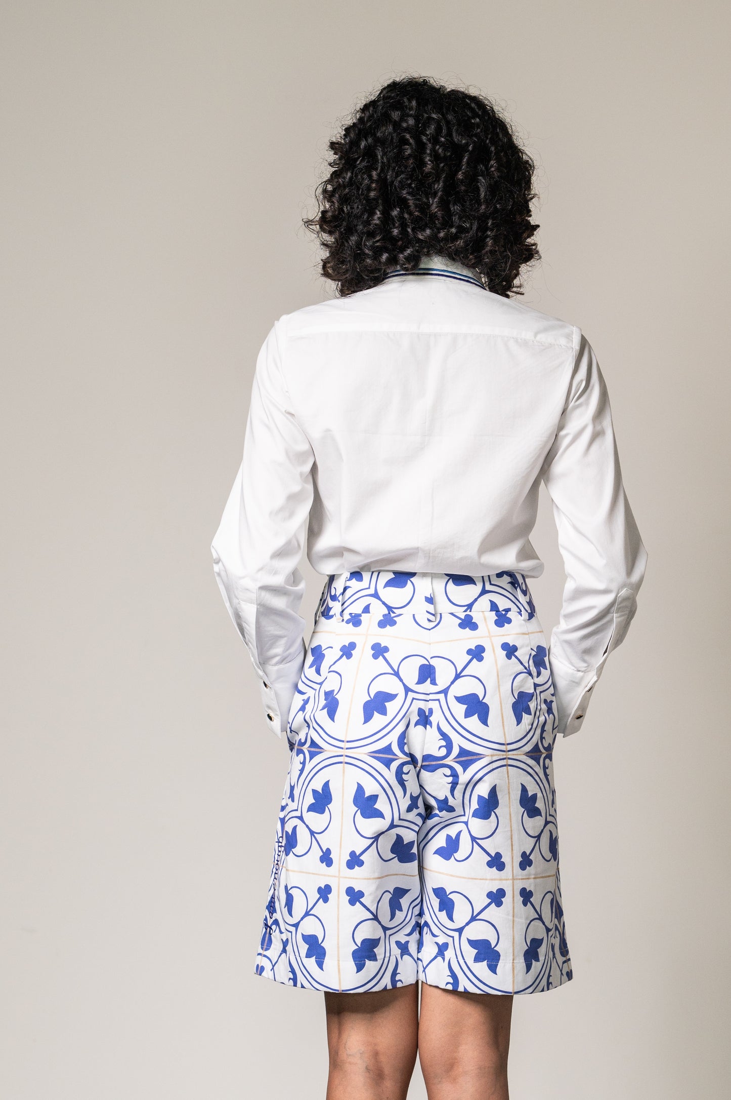 ACCENTED COLLAR WHITE SHIRT