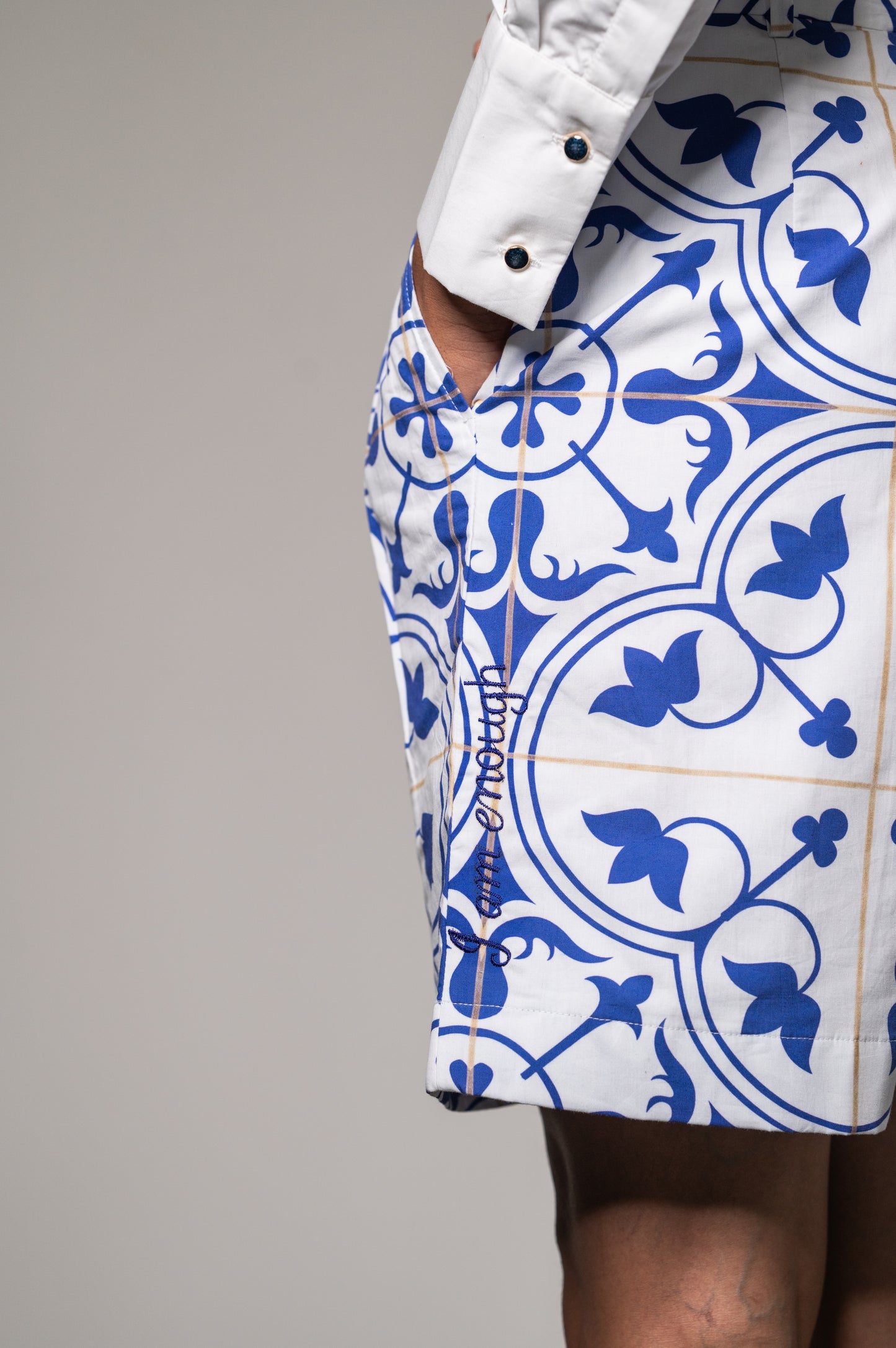 AZULEJOS TILE TREKKER SHORTS