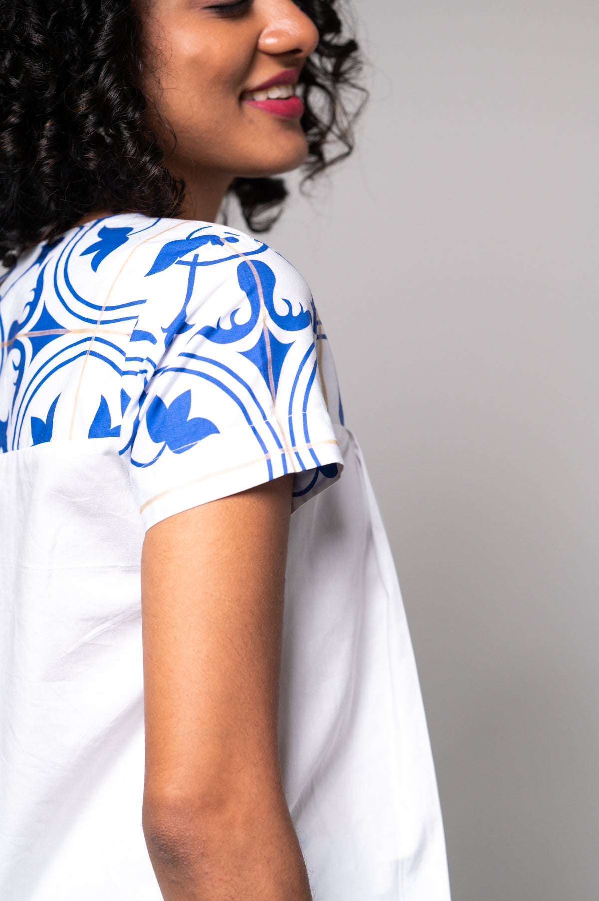AZULEJOS MINI ADORN SLEEVES TOP